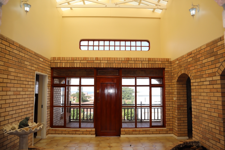 5 Bedroom Property for Sale in Wavecrest Eastern Cape